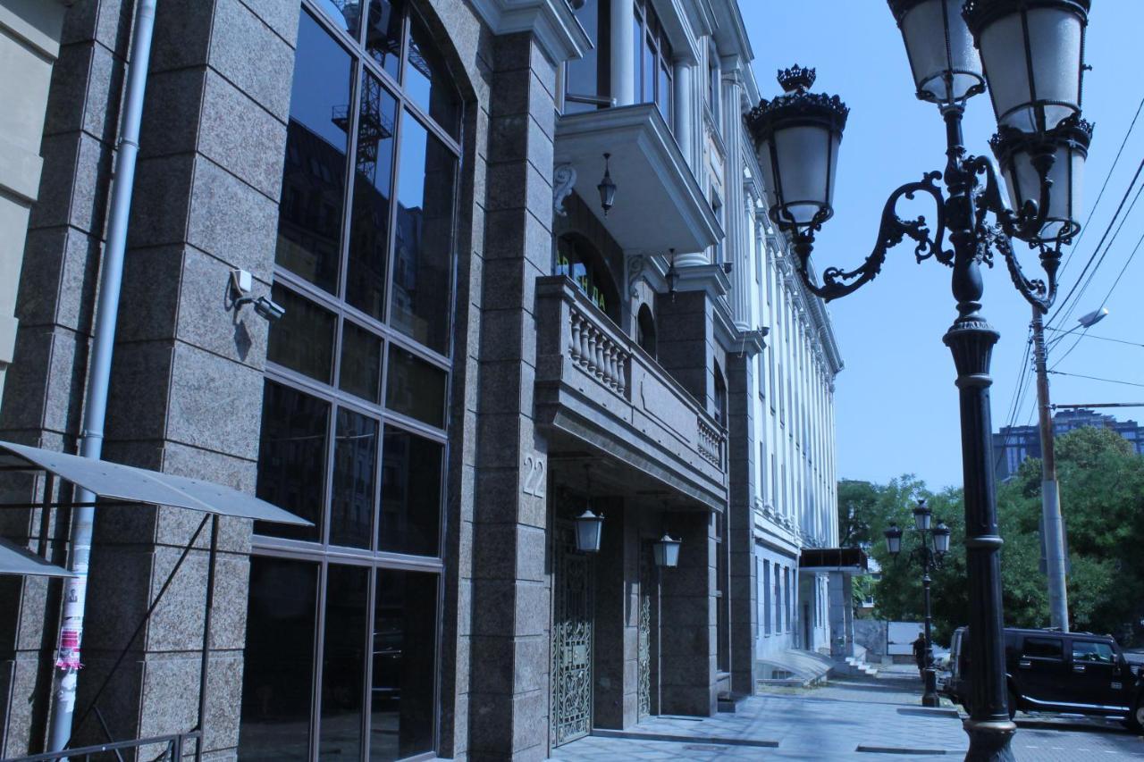 Apartment - Heart Of Odessa Bagian luar foto